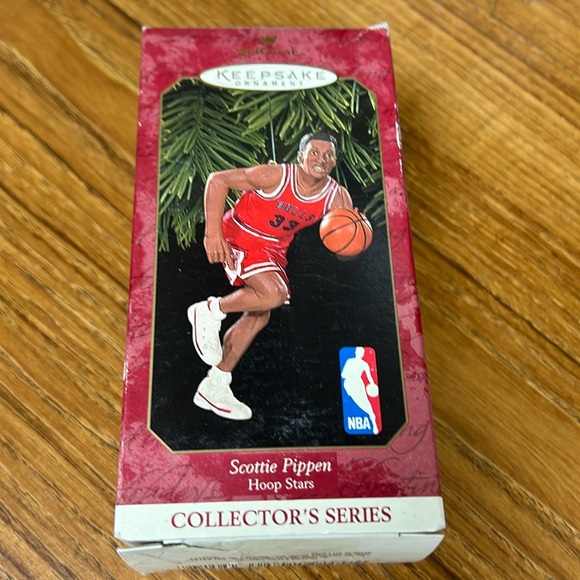 Hallmark ornament - Picture 1 of 5